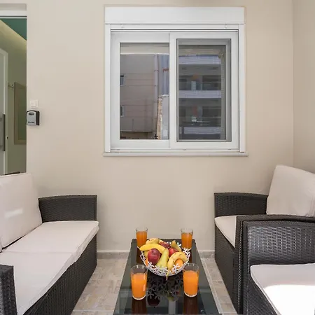 Luxury Pearl, Steps To The חאניה