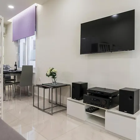 Luxury Pearl, Steps To The