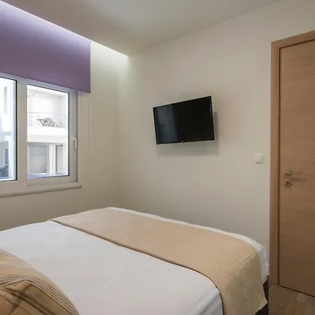 Luxury Pearl, Steps To The Apartman