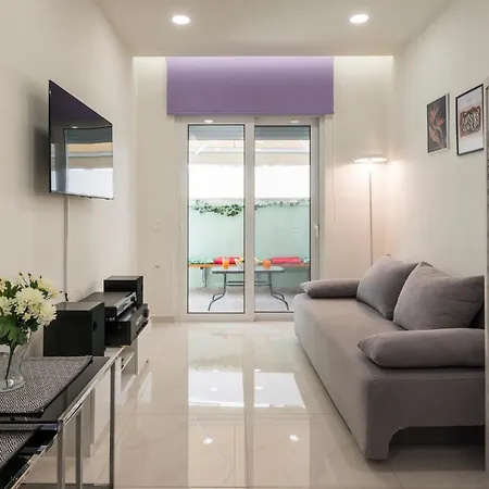 Luxury Pearl, Steps To The *