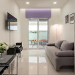 Luxury Pearl, Steps To The *