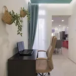 Luxury Pearl, Steps To The Apartment
