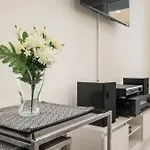 Luxury Pearl, Steps To The *