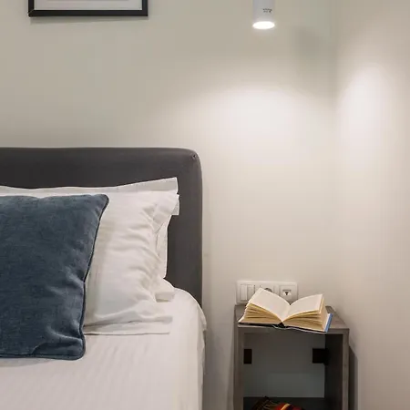 Luxury Pearl, Steps To The