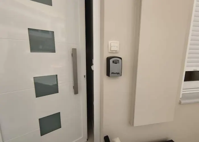 Luxury Pearl, Steps To The