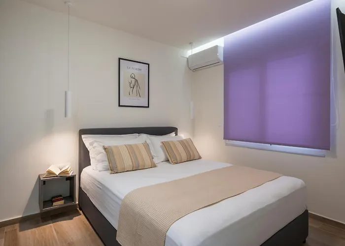 Luxury Pearl, Steps To The