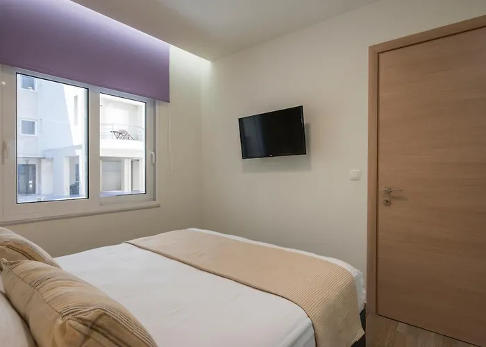 Luxury Pearl, Steps To The アパート