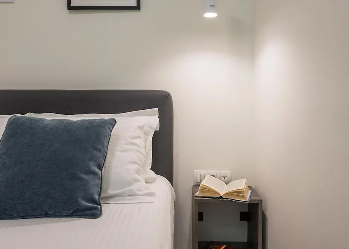 Luxury Pearl, Steps To The