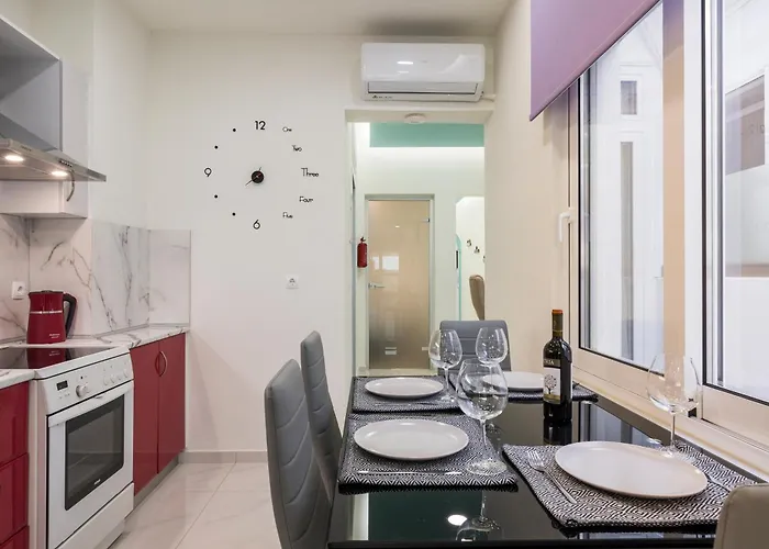 Luxury Pearl, Steps To The アパート *