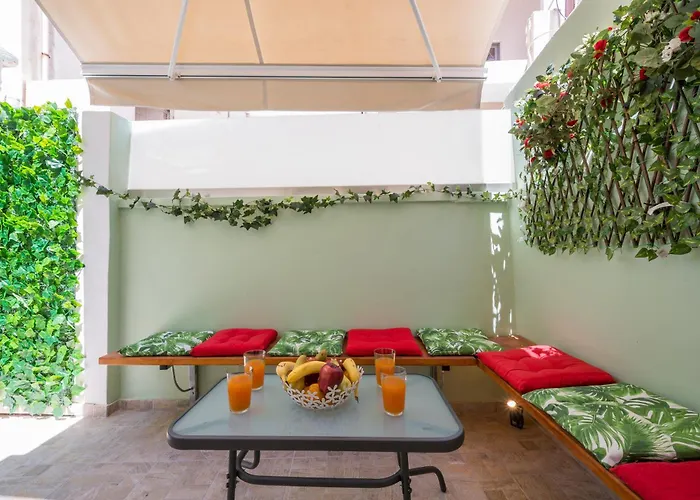 Luxury Pearl, Steps To The アパート