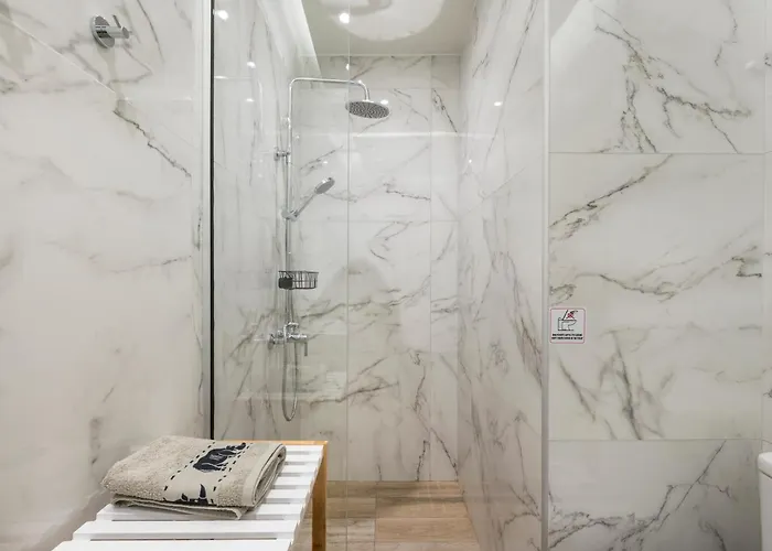 Luxury Pearl, Steps To The ハニア