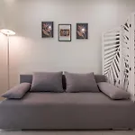 Luxury Pearl, Steps To The *